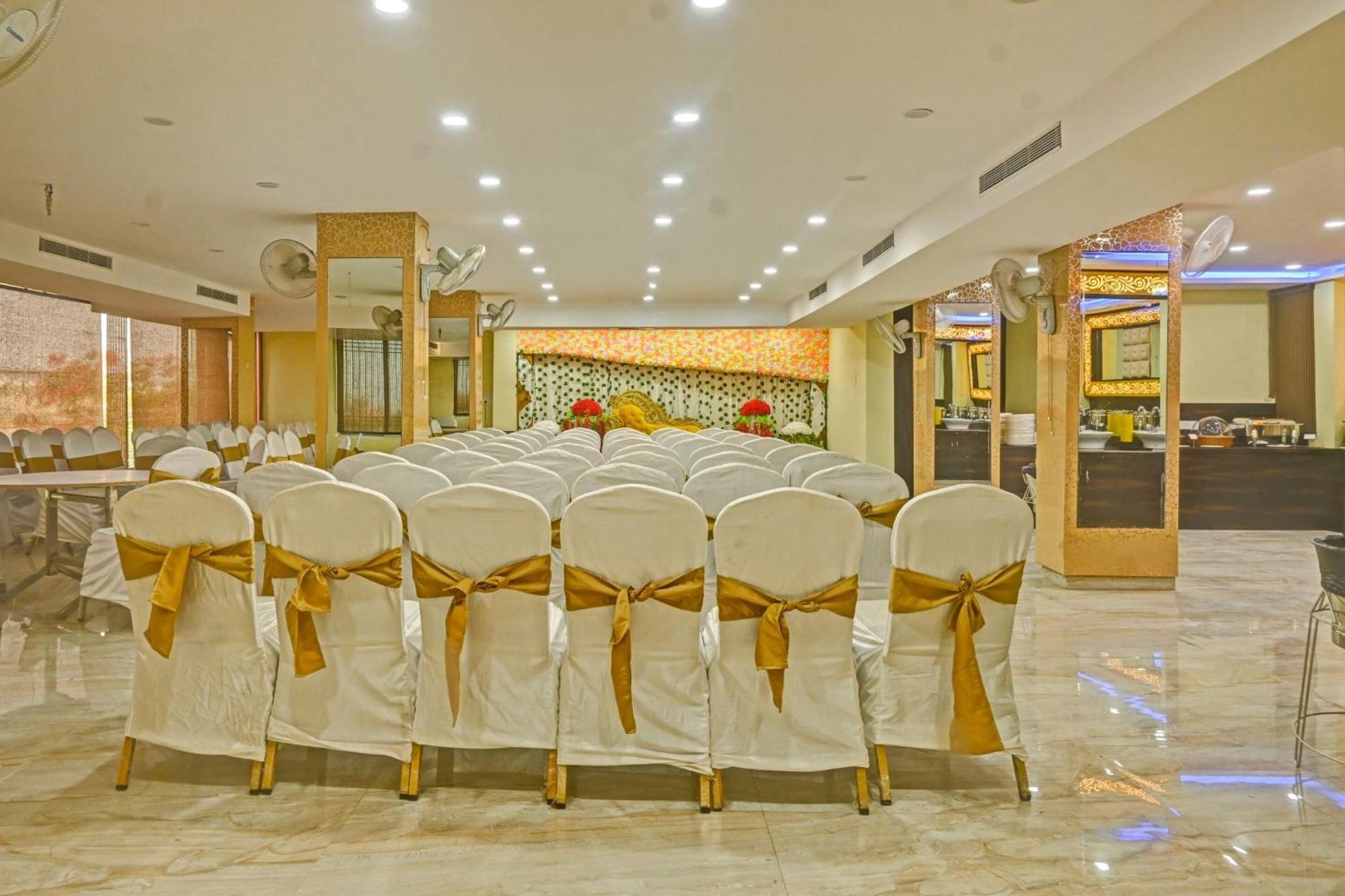 Oyo Tulsi Angan Hotel Danapur Bagian luar foto